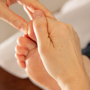 traitement naturel migraine menstruelle réflexologie plantaire